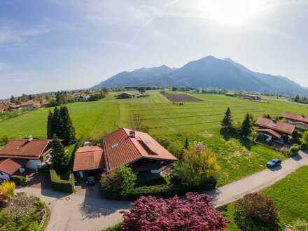 Exklusivhaus in traumhafter Ortsrandlage mit Bergblick - auch als ZFH nutzbar