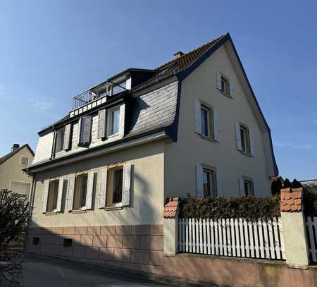 Stilvolles Mehrfamilienhaus mit vier Wohneinheiten in zentraler Lage von Stettfeld