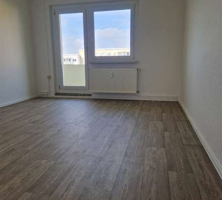 Sonnige 2- Raumwohnung mit Balkon im 2. Obergeschoss neu saniert 2025!