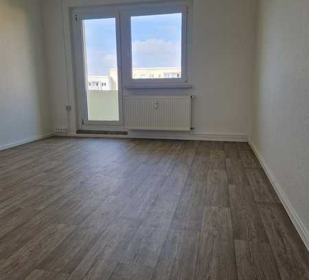 Sonnige 2- Raumwohnung mit Balkon im 2. Obergeschoss neu saniert ab 03.2025!