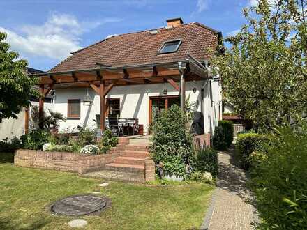 Top ausgestattetes, gemütliches Einfamilienhaus mit wunderschönem Garten