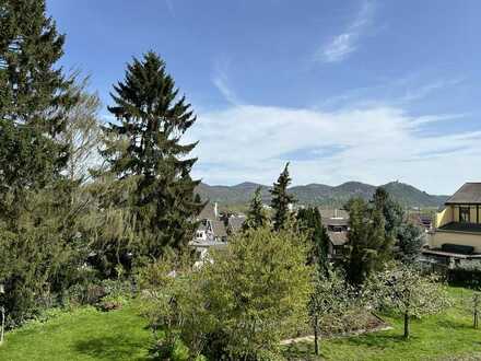 Bezugsfrei! Toller Blick aufs Siebengebirge!
Lichtdurchflutete DG-Wohnung (1.OG) mit 2 Sonnenloggie