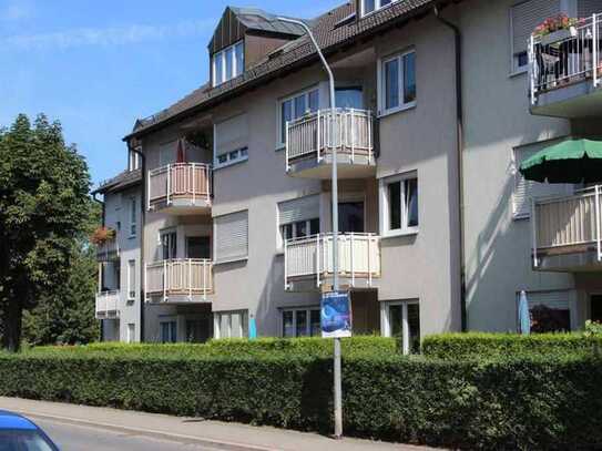 Neu erstellte, große 5-Raum-Wohnung mit Balkon und 2 Bädern im Dachgeschoß