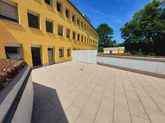 Exklusive 3-Raum-Wohnung mit 34 m² Dachterrasse in zentraler Lage in Augsburg