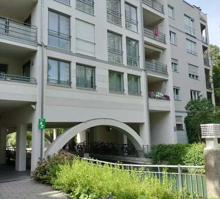 Klein-Venedig: Stilvolle, modernisierte 2-Raum-Wohnung mit geh. Innenausstattung mit Balkon und EBK