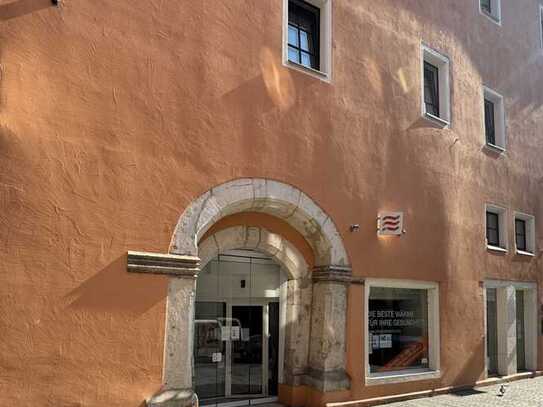 Historisches Maisonette-Ladengeschäft in erstklassiger Altstadtlage von Regensburg!