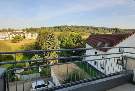 helle, schön zugeschnittene, gepflegte 3,5-Zimmer Wohnung mit Balkon und herrl. Fernsicht