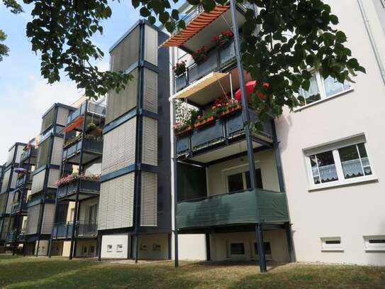 Schön geschnittene 3-Zimmerwohnung mit Wintergarten und Balkon