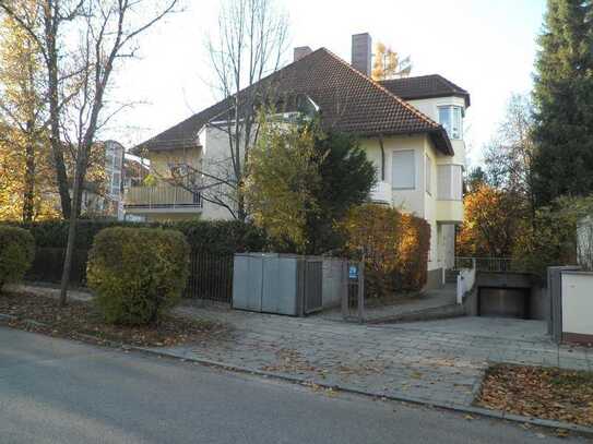 Bestes Alt-Solln: großzügige, sonnige 3-Zi.-Whg. im 1. OG mit großem SW-Balkon und Blick ins Grüne!