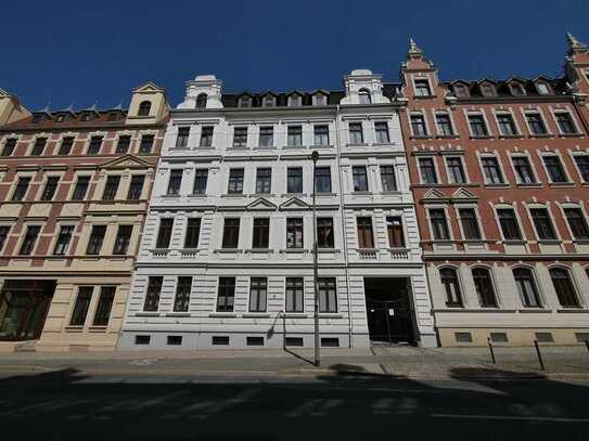 Singles, Pendler aufgepasst: Dachgeschoss-Wohnung mit EBK und Balkon