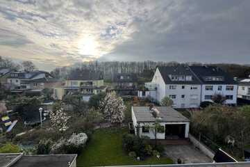 Renovierte 3-Zimmer-Wohnung im Dachgeschoss in Spielstraße