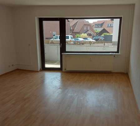 Helle Wohnung mit großem Balkon in ruhiger Wohnanlage!