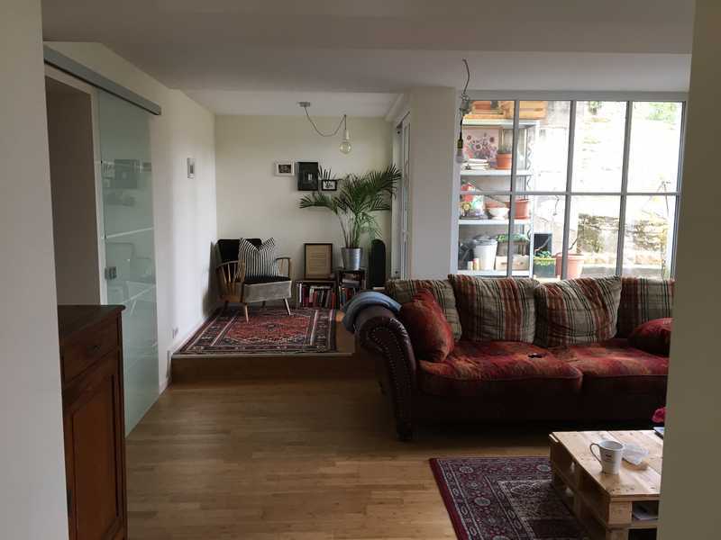 Helle 3-Zimmer Wohnung mit EBK, unmöbliert, in Halbhöhenlage