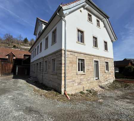 Schöne 4-Zimmer-Wohnung in Kernsanierten historischem Haus mitten in Wallenfels und Kirchenblick