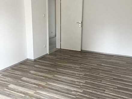 Schöne, geräumige zwei Zimmer Wohnung in Mannheim, Neckarau