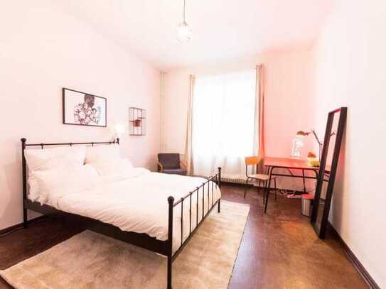 Pleasant single bedroom near S-/U-Bahn Weberwiese station