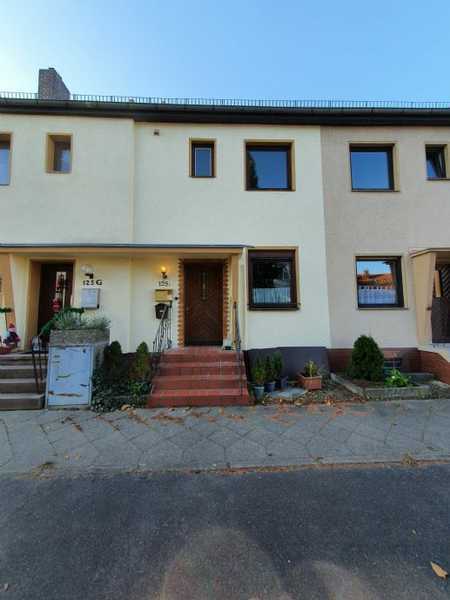 Attraktives Reihenhaus mit drei Zimmern und EBK in Lichtenrade direkt am Dorfteich