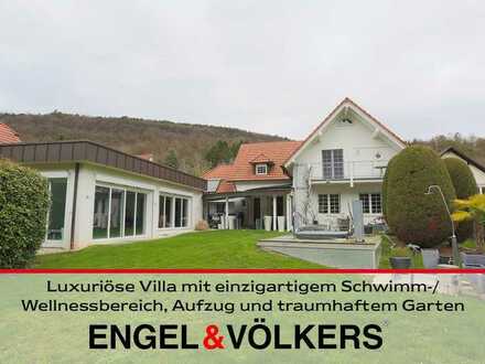 Luxuriöse Villa mit einzigartigem Schwimm-/ Wellnessbereich, Aufzug und traumhaftem Garten