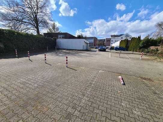 Stellplätze direkt an der Hochschule/Einfahrt Rheydter Straße