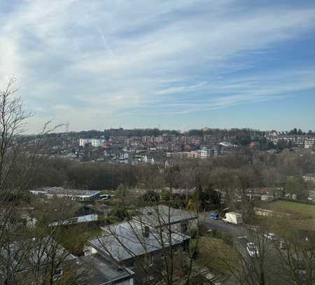 Exklusive 2,5-Zimmer-Wohnung mit Balkon in Velbert mit tollem Ausblick