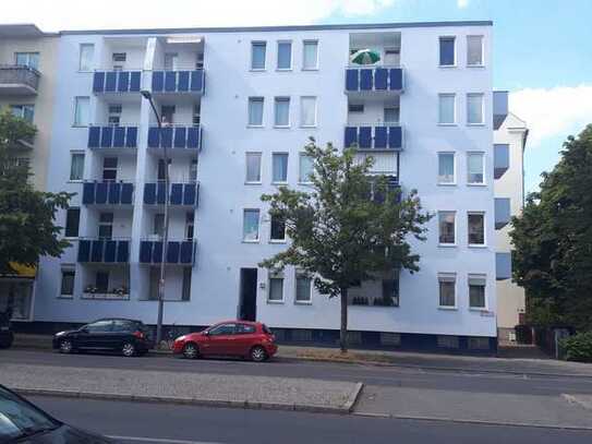 Gepflegte 2,5-Zimmer-Wohnung mit Balkon und EBK in Schöneberg, Berlin