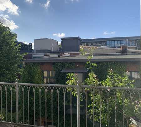 Schöne Altbauwohnung mit Balkon auf der Uhlenhorst