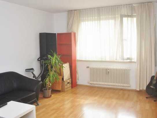 ***Sehr Schöne, Helle und geräumige 1 Zimmer Wohnung mit extra Küche am Isarpark***