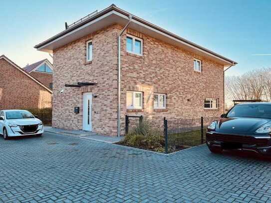 Einfamilienhaus mit moderner Einbauküche, Lüftungsanlage, Glasfaser, Terrasse, Garten, Airport 40min