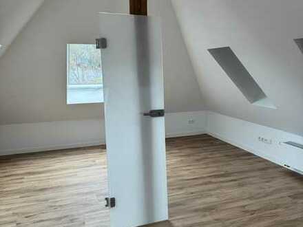 Stilvolle 1-Zimmer-Dachgeschosswohnung mit luxuriöser Innenausstattung in Stuttgart