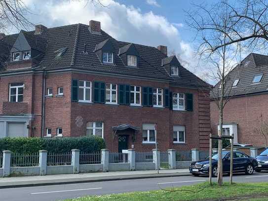 Dachgeschosswohnung in historischer Stadtvilla - provisionsfrei