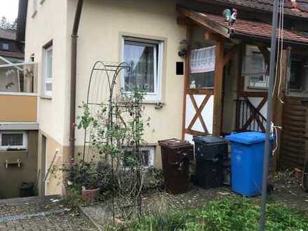 Sanierte DHH mit 4-Z und EBK in ruhiger Lage