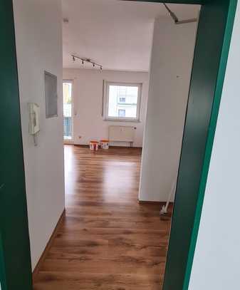 Attraktive und gepflegte 1-Raum-Wohnung mit Balkon und Einbauküche in Amberg