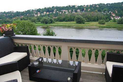 * hochwertige Etagenwohnung an der Elbe mit herrlichem Blick *