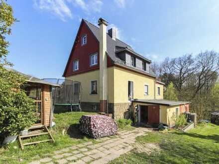 Top gepflegt in bester Lage: Mehrgenerationenhaus mit mehreren Wohneinheiten und Garten mit Teich