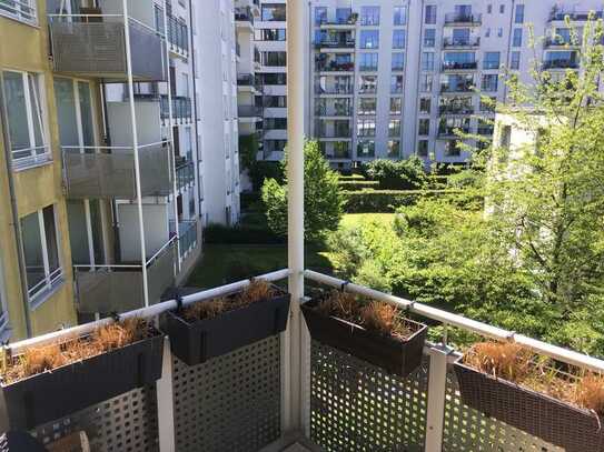 Sehr helle bezugsfreie 2 Zi. Whg. mit Balkon im Herzen von Berlin direkt am Engelbecken