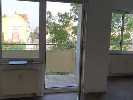 Renovierte 1 Zimmer- Wohnung mit Balkon in Halle