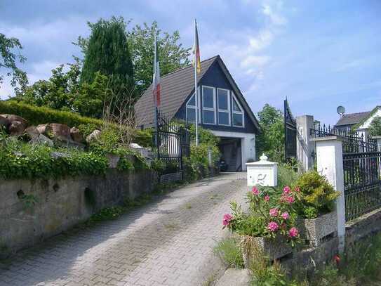 Ein- bis Zweifamilienhaus in Overath-Steinenbrück mit wunderschöner Aussicht