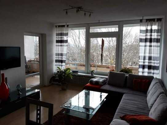 Schöne und helle 2 Zimmer Wohnung mit Loggia und EBK in Mannheim