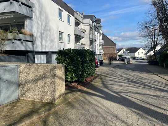 Stilvolle Erdgeschoßwohnung mit Balkon zum Garten und Garage