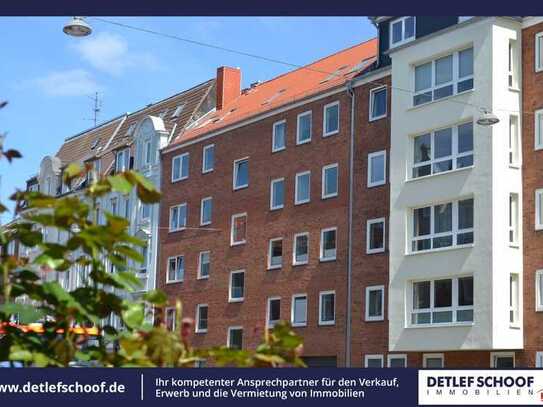 Modernisierte, zzt. vermiet. 3-Zimmer-Wohnung mit Balkon und optionalem PKW-Stellplatz in 24105 Kiel