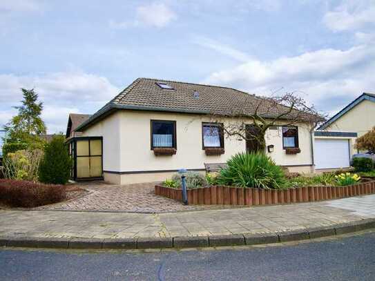 Zülpich, freistehender Bungalow mit Walmdach auf einem 641 qm Erbpachtgrundstück gelegen