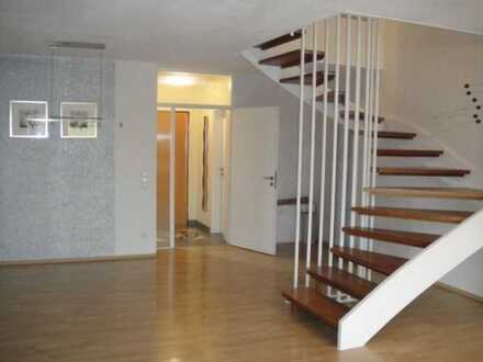 MG- Hermges:
3-Zimmer-Maisonette-Whg in 2-Parteien-Haus