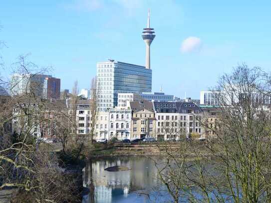 Über den Dächern von Düsseldorf-Mitte ! Top 5 -Zi-DG-Luxus-Wohnung mit herrlichem Parkblick !