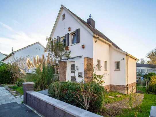 Modernisiertes Einfamilienhaus mit großem Garten, Terrasse und zentraler Lage in Euskirchen