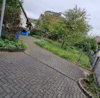 Helle 4 Zimmerwohnung mit Garten.
Bad kernsaniert, im Bad Fußbodenheizung.

Keine Tierhaltung.