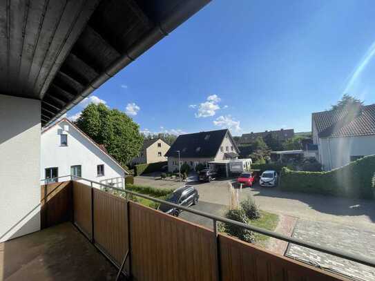 Helle 2-Zimmer-Wohnung mit Balkon, zzgl. 45 m² renovierte Kellerräume (Home-office-Möglichkeit)