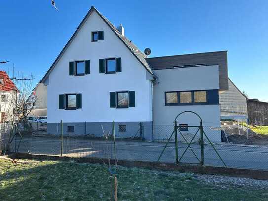 Barrierefreie 2,5-Zimmer-EG-Wohnung mit Terrasse und EBK in Tiefenbronn