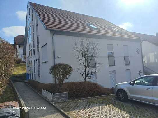 Freundliche 2-Zimmer-Hochparterre-Wohnung mit Balkon in Igersheim