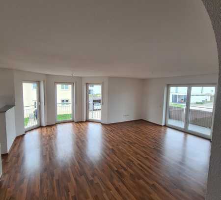 In Villingen Welvert : Gehobene Wohnung mit vier Zimmern und Balkon