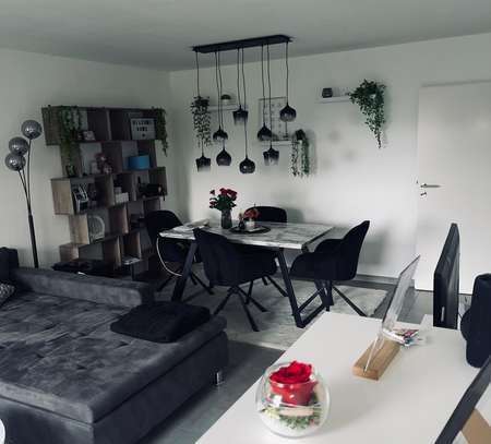 Schöne und modernisierte 2,5-Zimmer-Wohnung mit Balkon in Mainaschaff